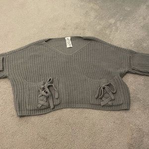 Cropped sweater with pockets